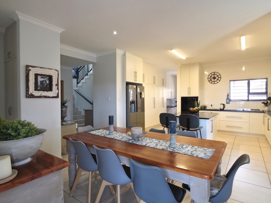 5 Bedroom Property for Sale in Wavecrest Eastern Cape